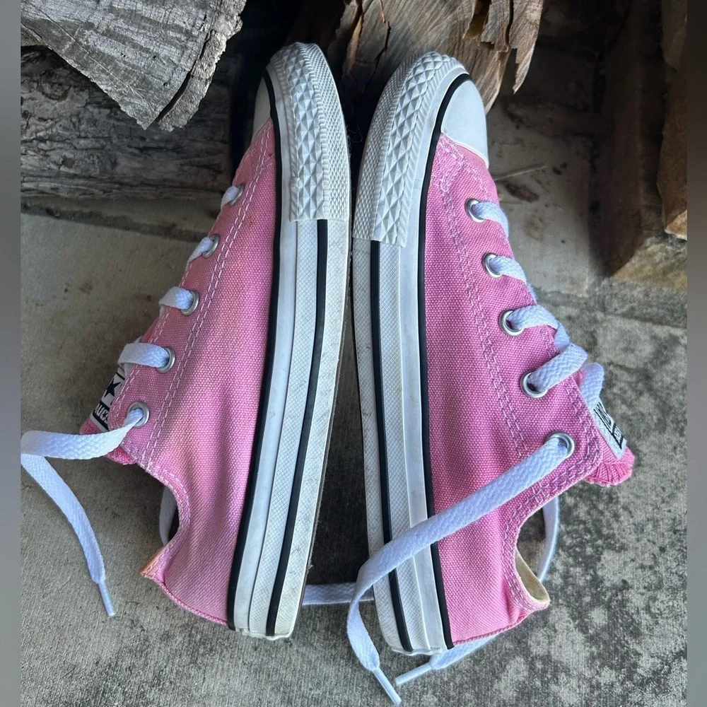 Converse All Star Chuck Taylor Pink Sneakers with White Accents youth Sz-2. I